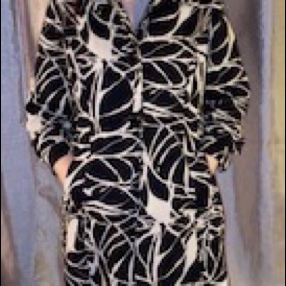 Anne Klein fitted lightweight three button coat - Picture 5 of 5